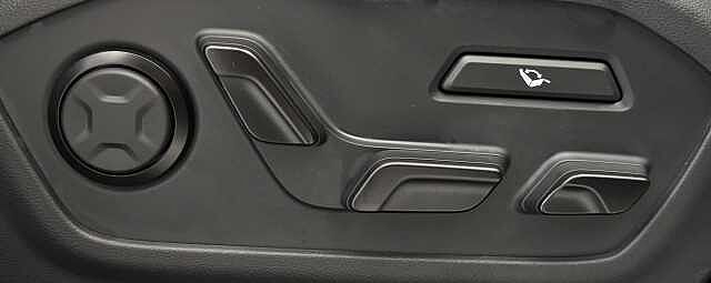 Hyundai SANTA FE 1.6 TGDi Hybrid Calligraphy 5dr 4WD Auto White